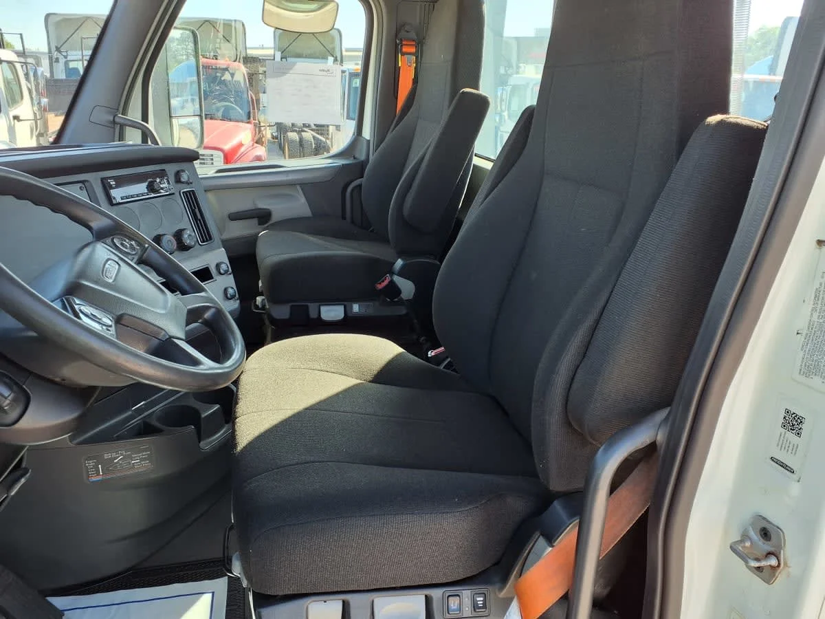 2020 Freightliner Cascadia in Greenville, SC — photo 7