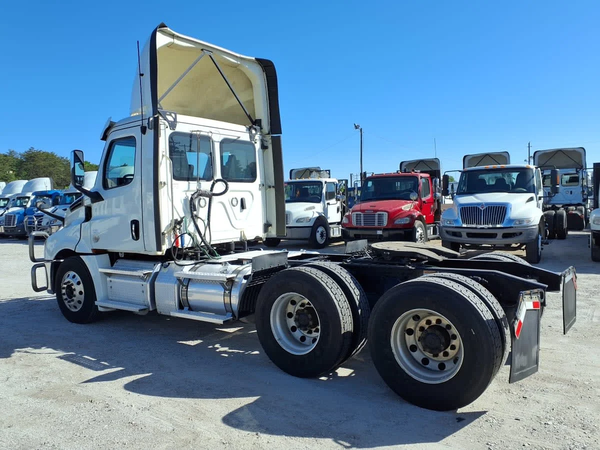 2020 Freightliner Cascadia in Greenville, SC — photo 6