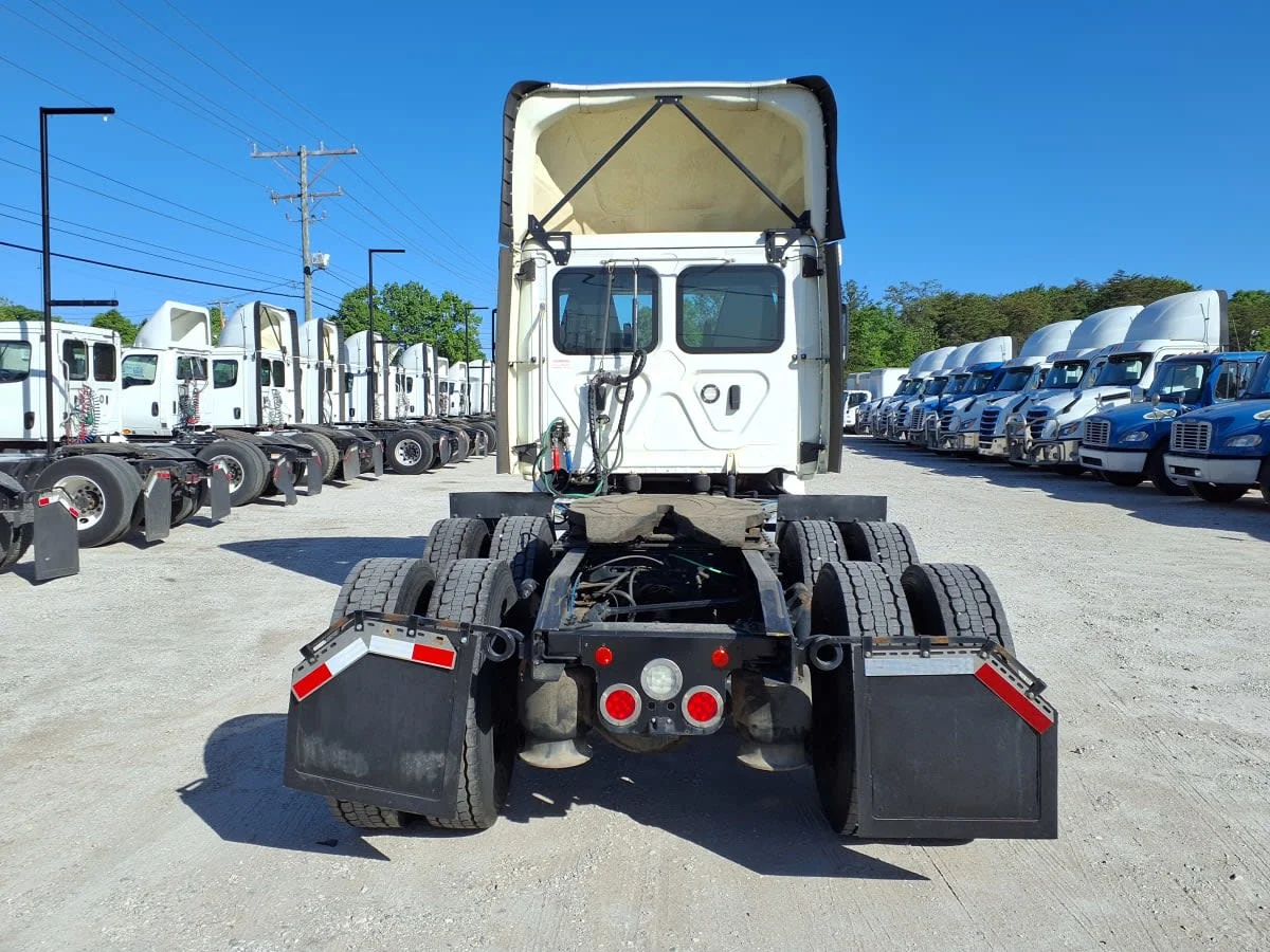 2020 Freightliner Cascadia in Greenville, SC — photo 5