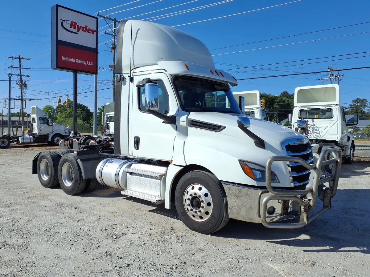 2020 Freightliner Cascadia in Greenville, SC — photo 3