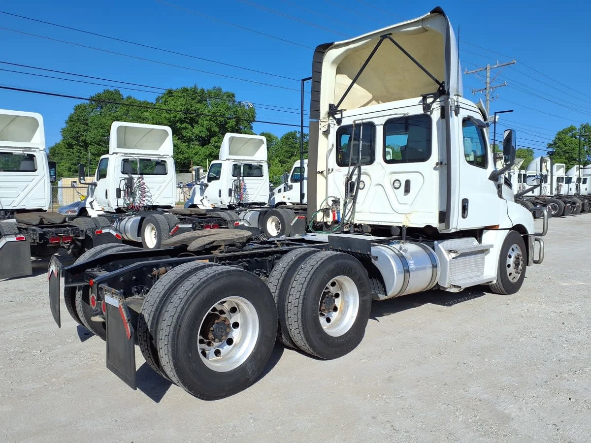 2020 Freightliner Cascadia in Greenville, SC — photo 4