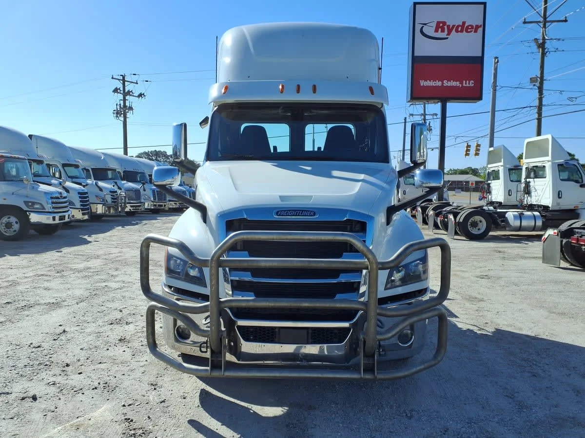 2020 Freightliner Cascadia in Greenville, SC — photo 2