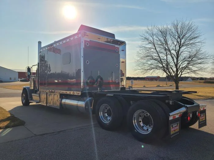 2025 Peterbilt 589 in Dallas, TX — photo 8