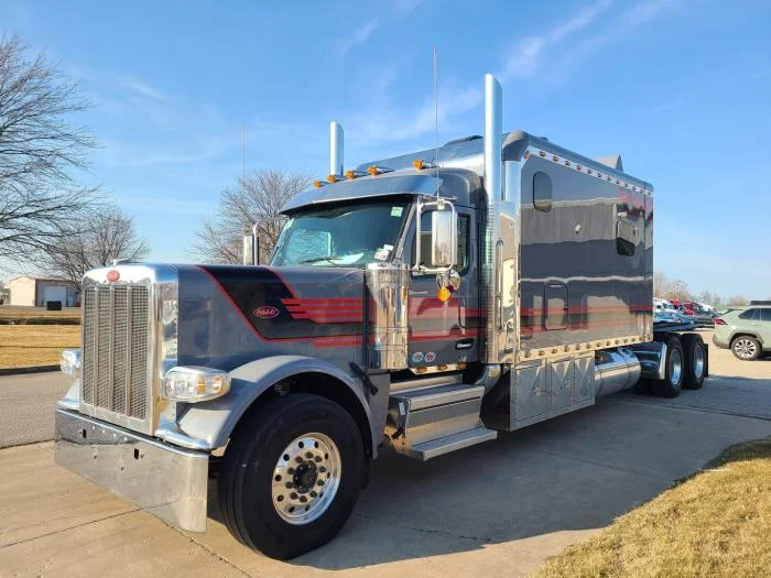 2025 Peterbilt 589 in Dallas, TX — photo 2