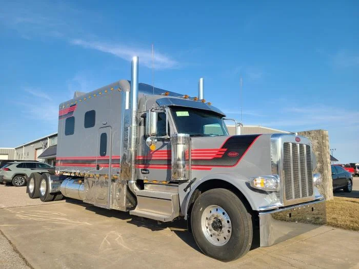 2025 Peterbilt 589 in Dallas, TX — photo 5
