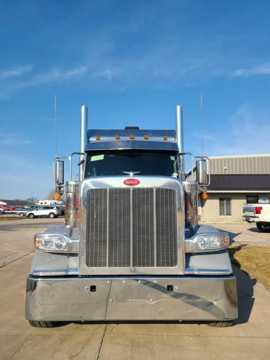 2025 Peterbilt 589 in Dallas, TX — photo 4