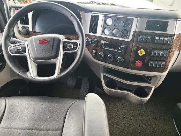 2025 Peterbilt 589 in Dallas, TX — photo 12