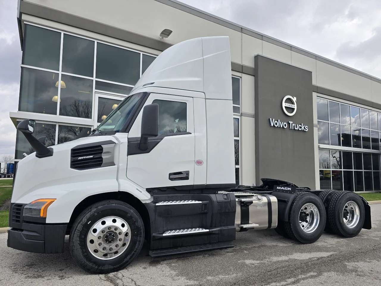 2027 Mack Anthem in Toledo, OH — photo 5