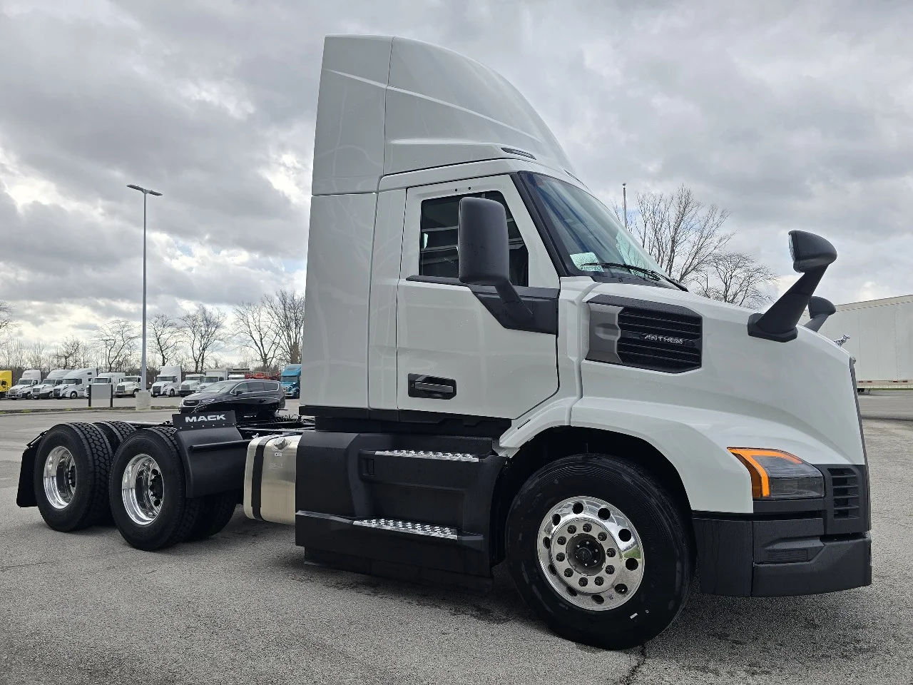 2027 Mack Anthem in Toledo, OH — photo 3