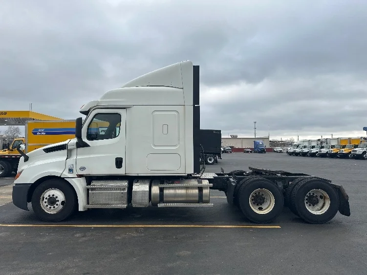 2020 Freightliner Cascadia - image 4