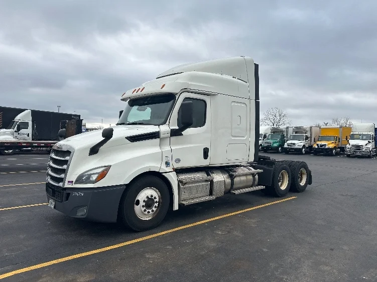 2020 Freightliner Cascadia - image 3
