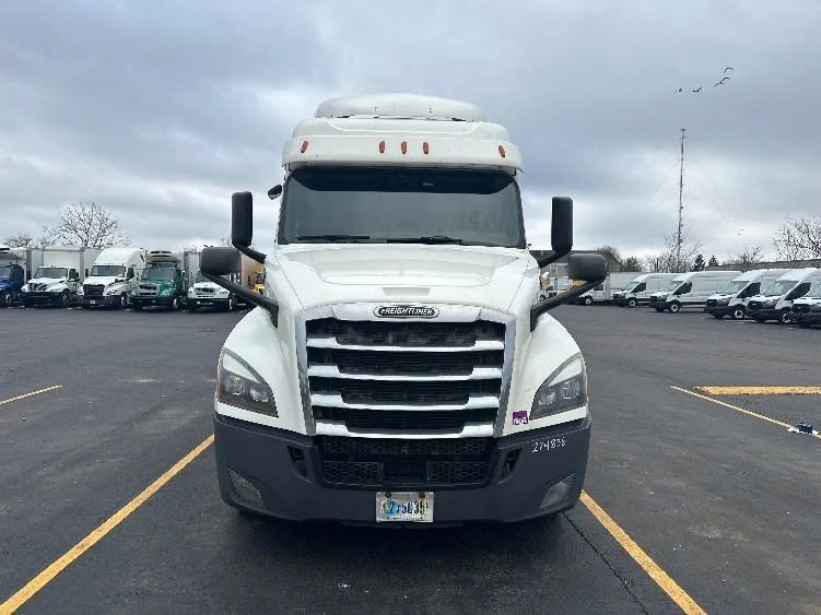 2020 Freightliner Cascadia - image 2