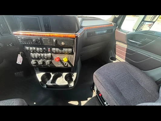 2022 International LT in El Paso, TX — photo 21