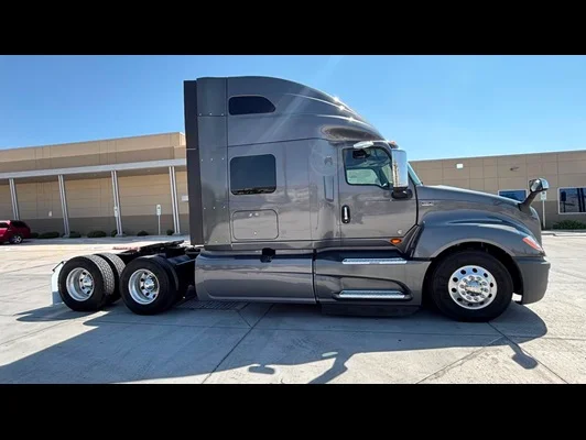 2022 International LT in El Paso, TX — photo 10