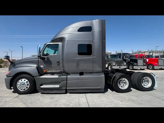 2022 International LT in El Paso, TX — photo 16