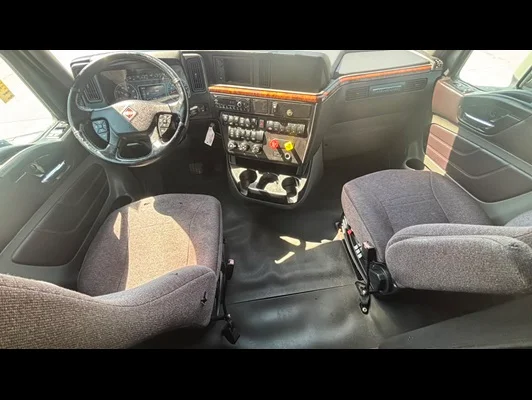 2022 International LT in El Paso, TX — photo 3