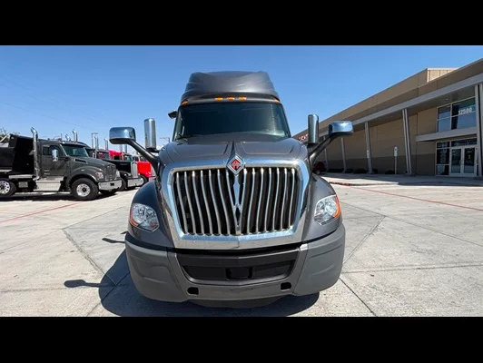2022 International LT in El Paso, TX — photo 17