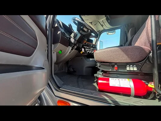 2022 International LT in El Paso, TX — photo 18