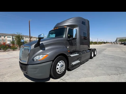 2022 International LT in El Paso, TX — photo 2