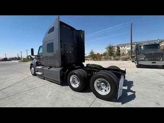 2022 International LT in El Paso, TX — photo 15