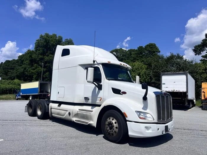 2022 Peterbilt 579 - image 3