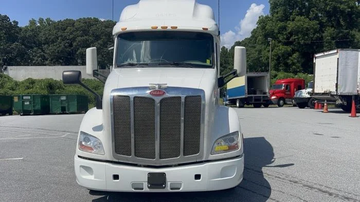 2022 Peterbilt 579 - image 4