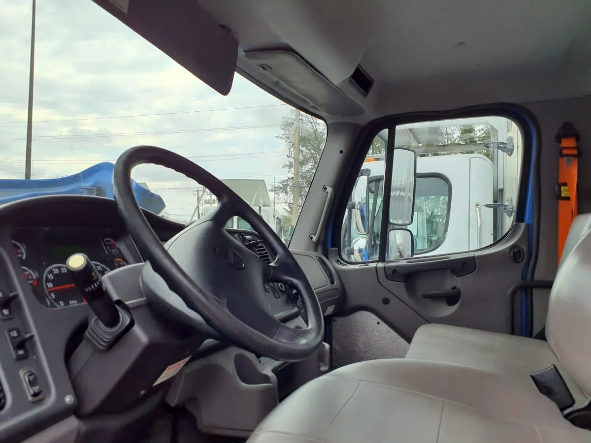 2020 Freightliner M2 106 in Miami, FL — photo 7