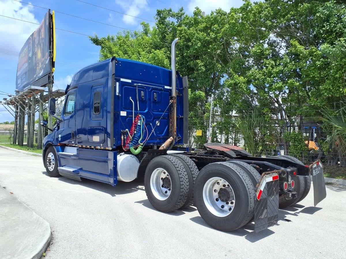 2019 Freightliner Cascadia in Davie, FL — photo 6