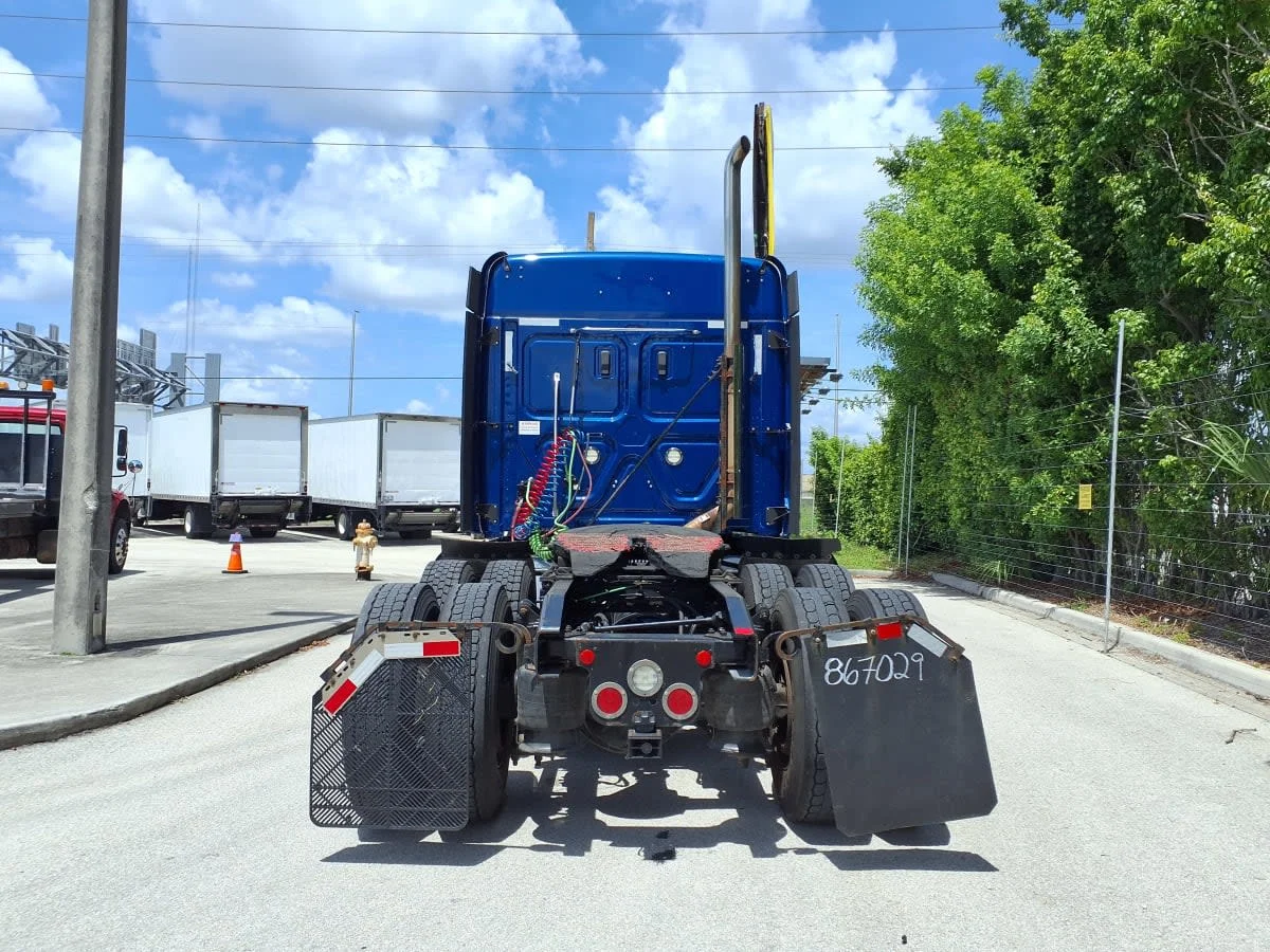 2019 Freightliner Cascadia in Davie, FL — photo 5