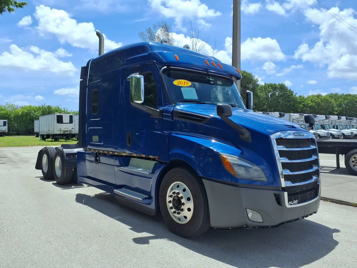 2019 Freightliner Cascadia in Davie, FL — photo 3