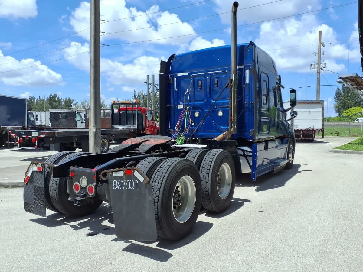 2019 Freightliner Cascadia in Davie, FL — photo 4