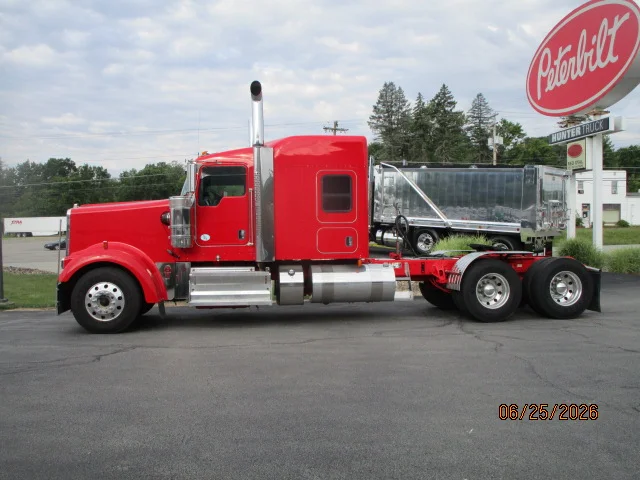 2022 Kenworth W900 in Butler, PA — photo 2