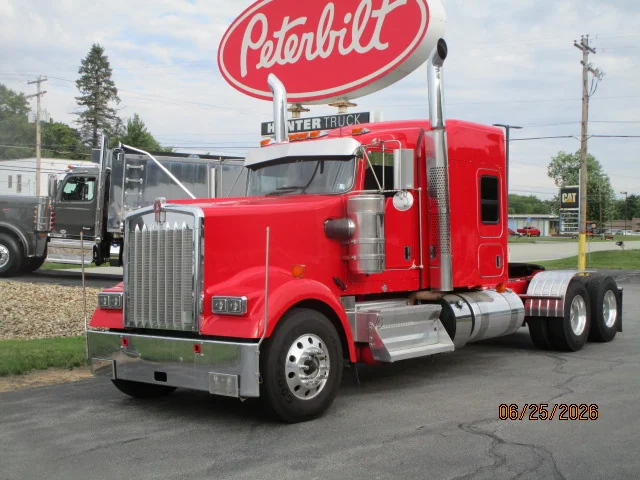 2022 Kenworth W900