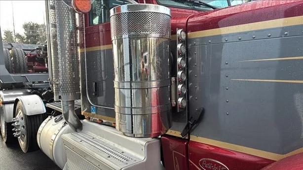 2022 Peterbilt 389 in Portland, OR — photo 7