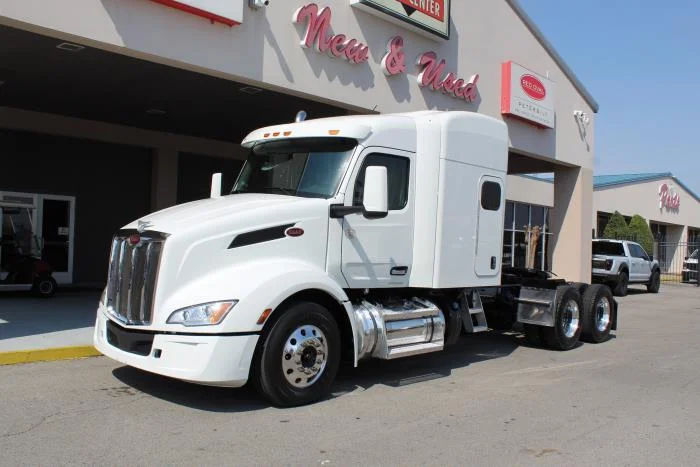 2023 Peterbilt 579 — photo 2