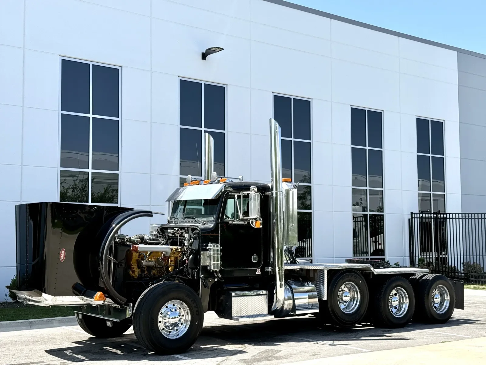 2004 Peterbilt 379 in New Lenox, IL — photo 10