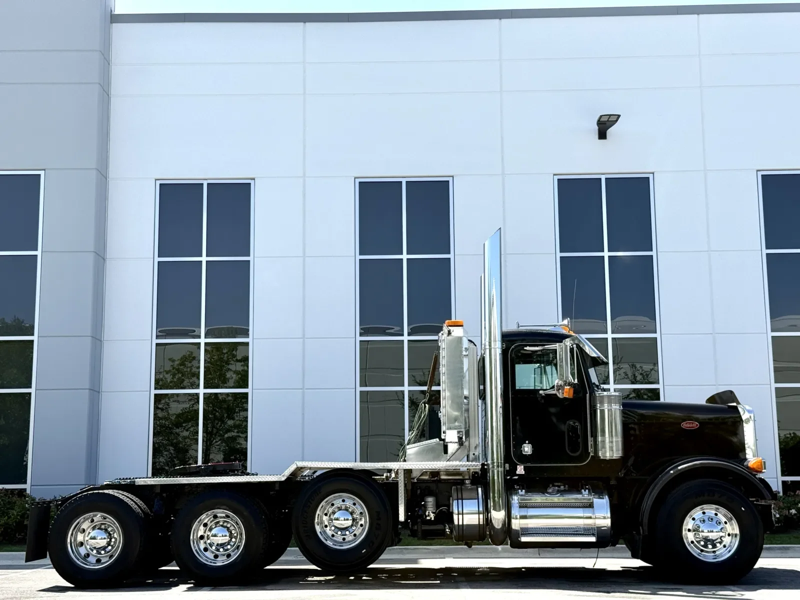 2004 Peterbilt 379 in New Lenox, IL — photo 3