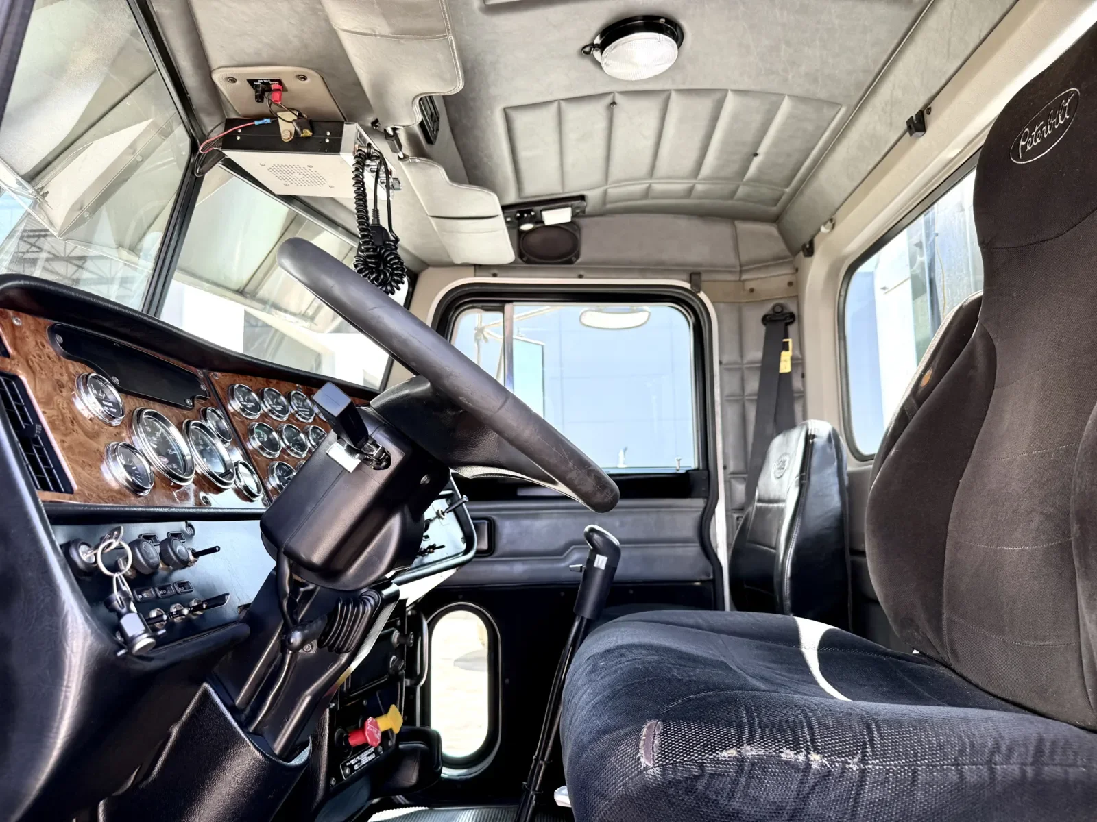 2004 Peterbilt 379 in New Lenox, IL — photo 14