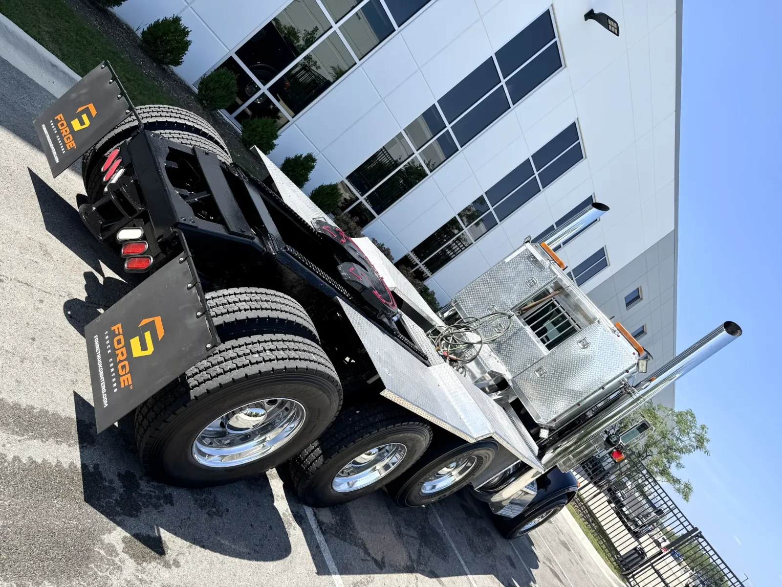 2004 Peterbilt 379 in New Lenox, IL — photo 11