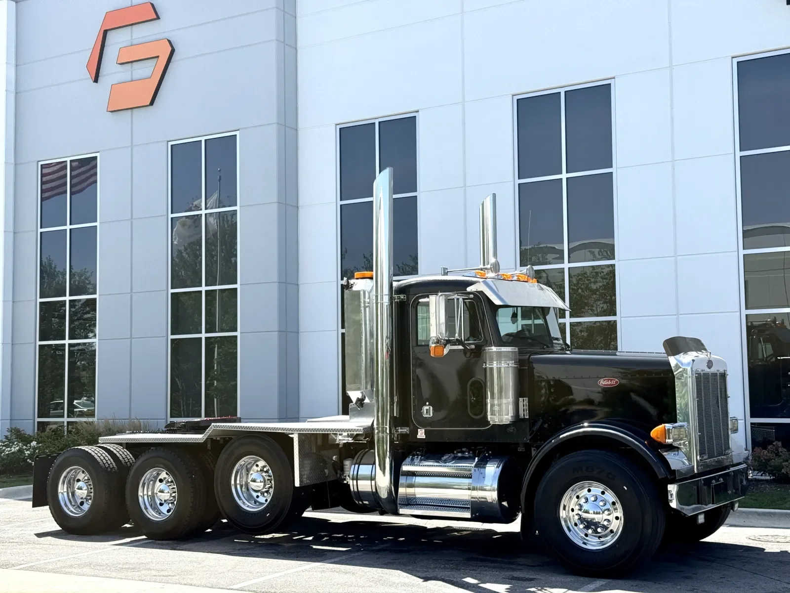 2004 Peterbilt 379 in New Lenox, IL — photo 2
