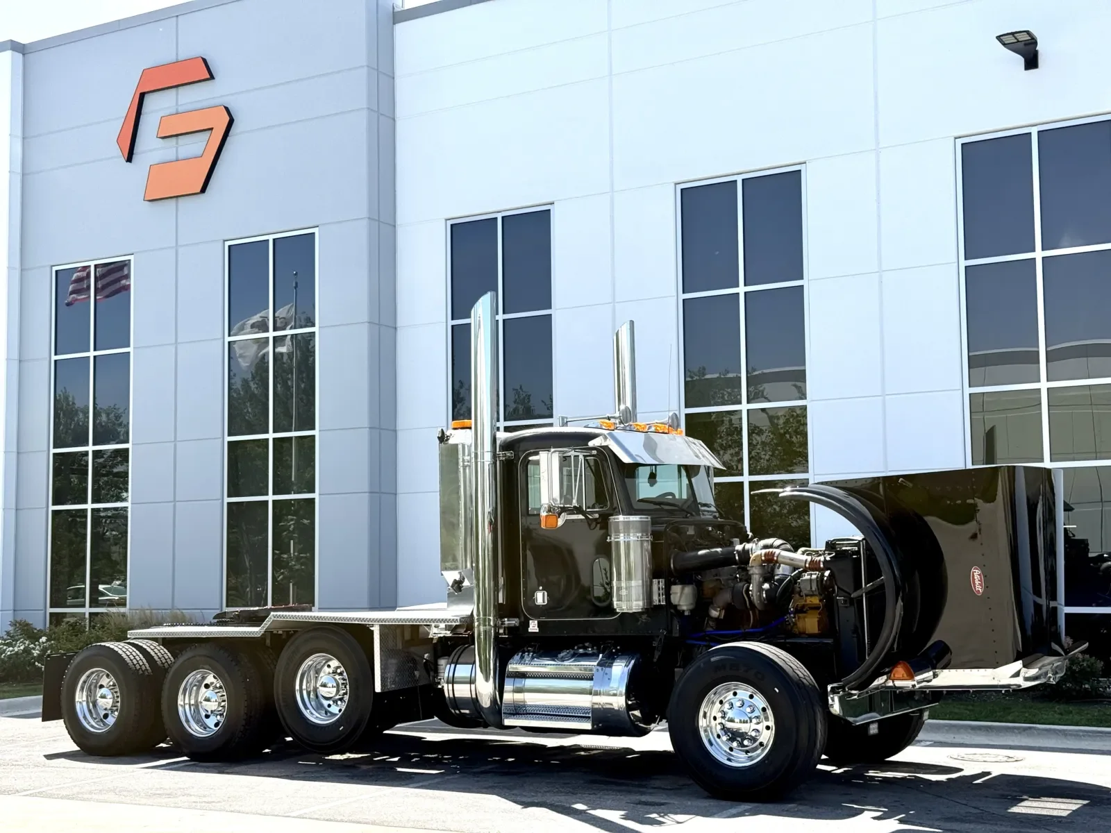 2004 Peterbilt 379 in New Lenox, IL — photo 9