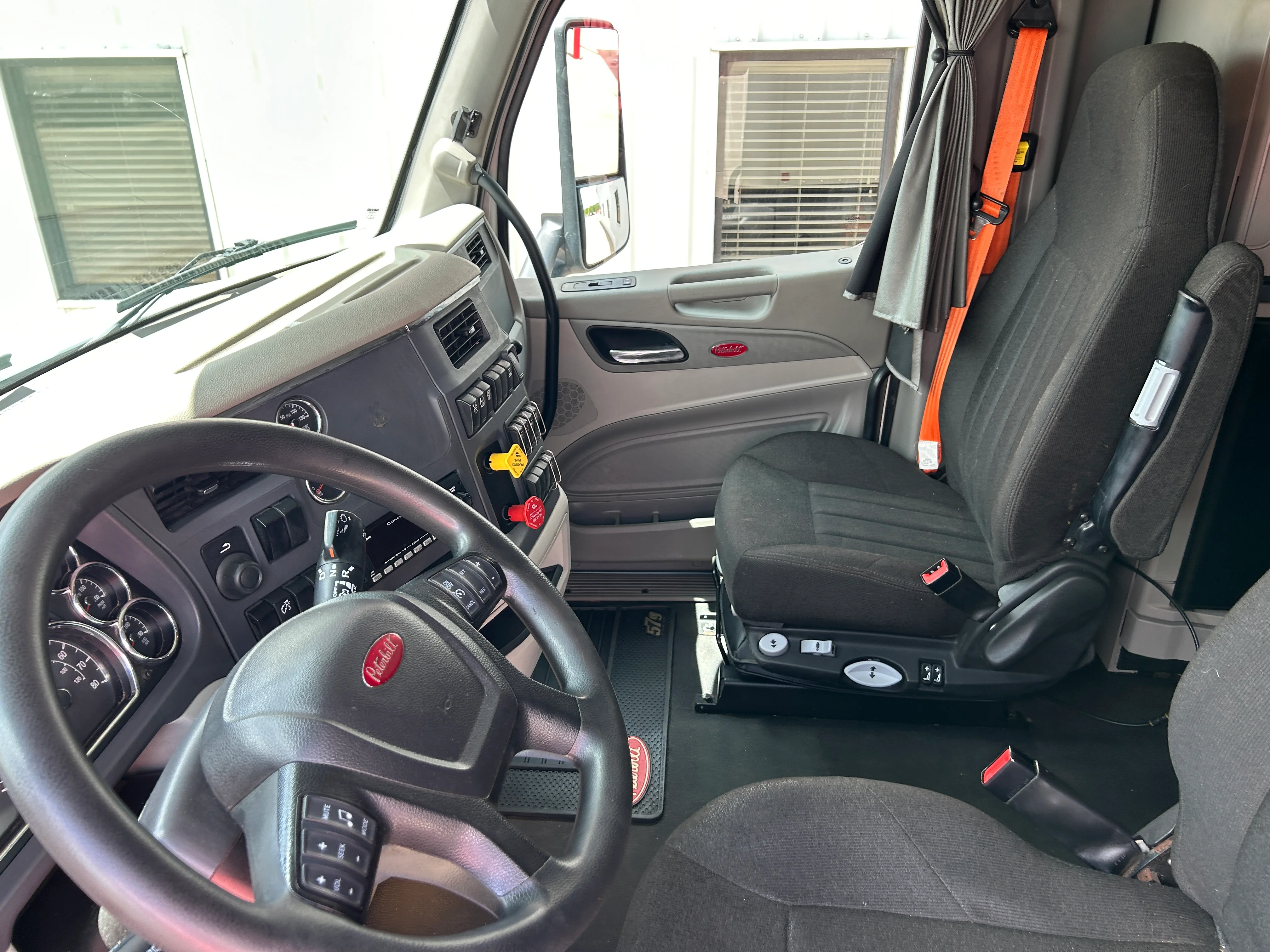2021 Peterbilt 579 - image 8