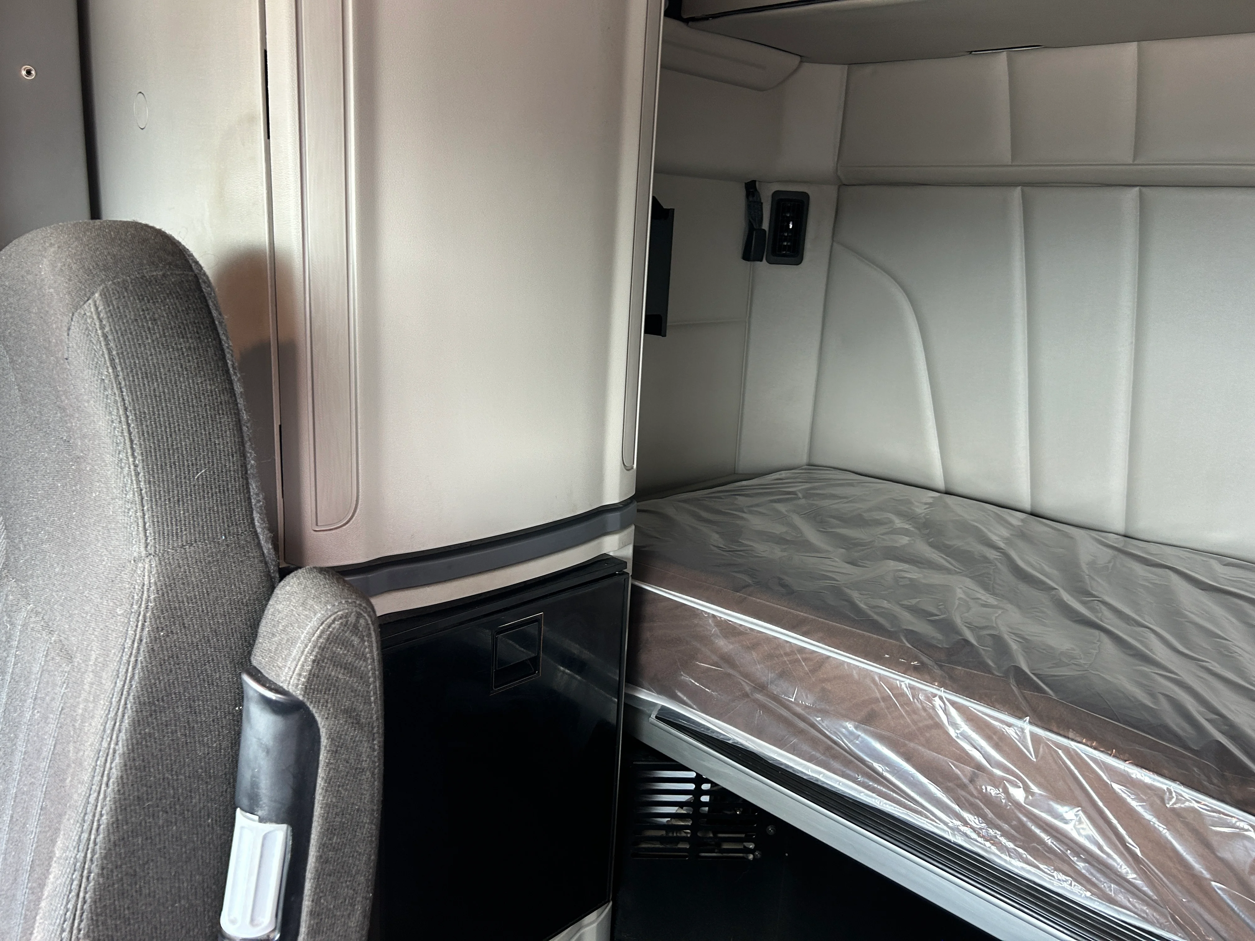 2021 Peterbilt 579 - image 14