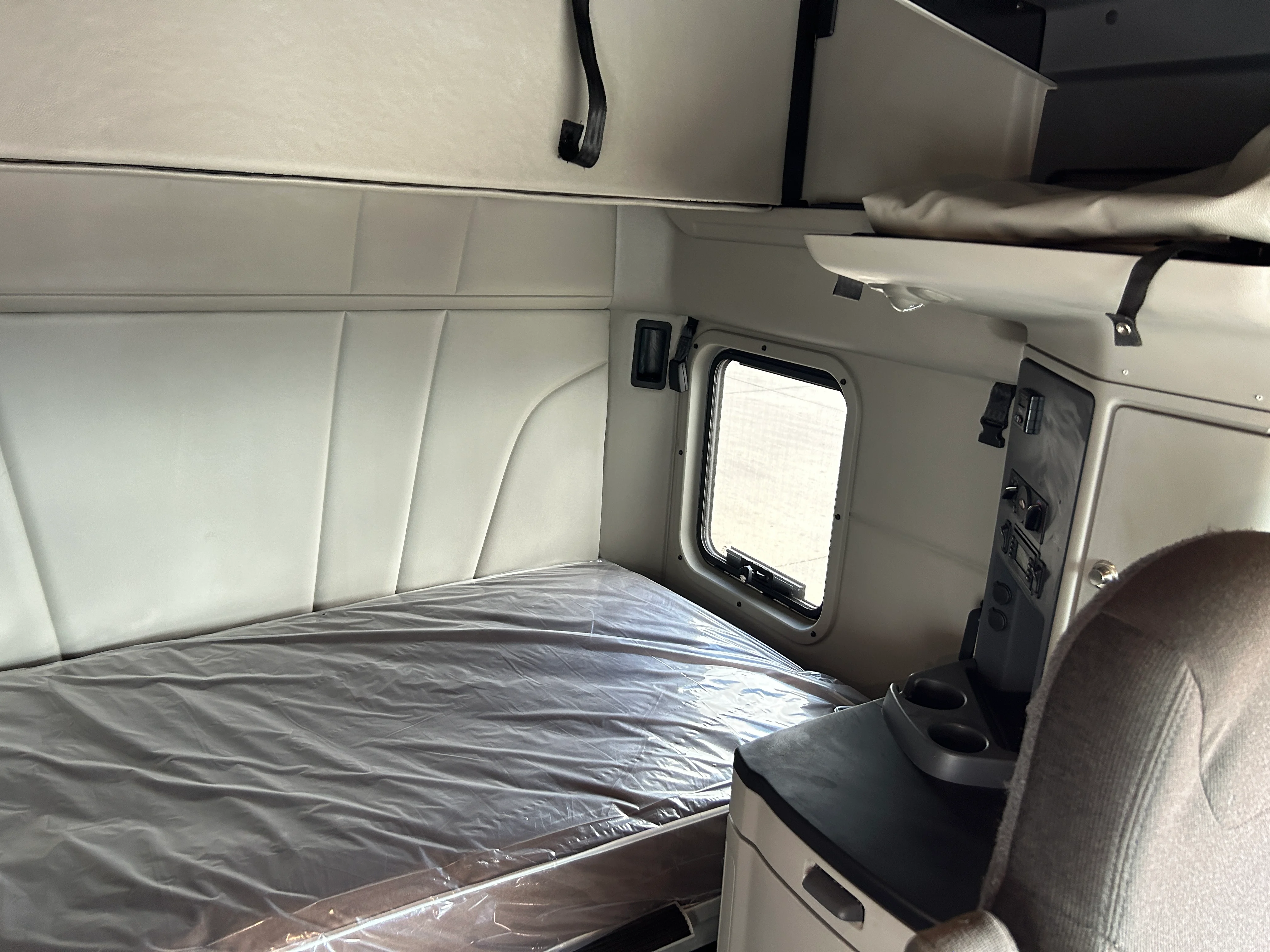 2021 Peterbilt 579 in Joplin, MO — photo 15