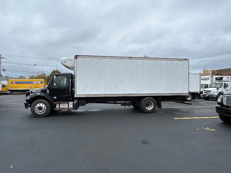 2019 Freightliner M2 106 - image 4