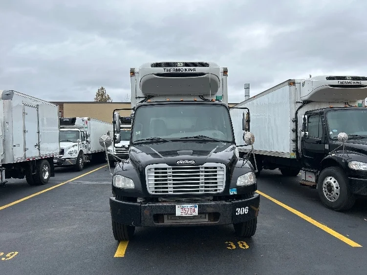 2019 Freightliner M2 106 - image 2