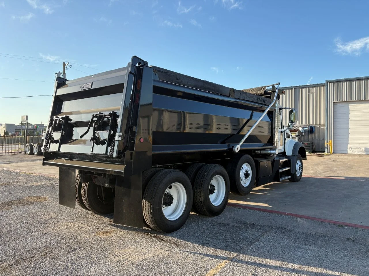 2023 Mack Granite in Fort Worth, TX — photo 5