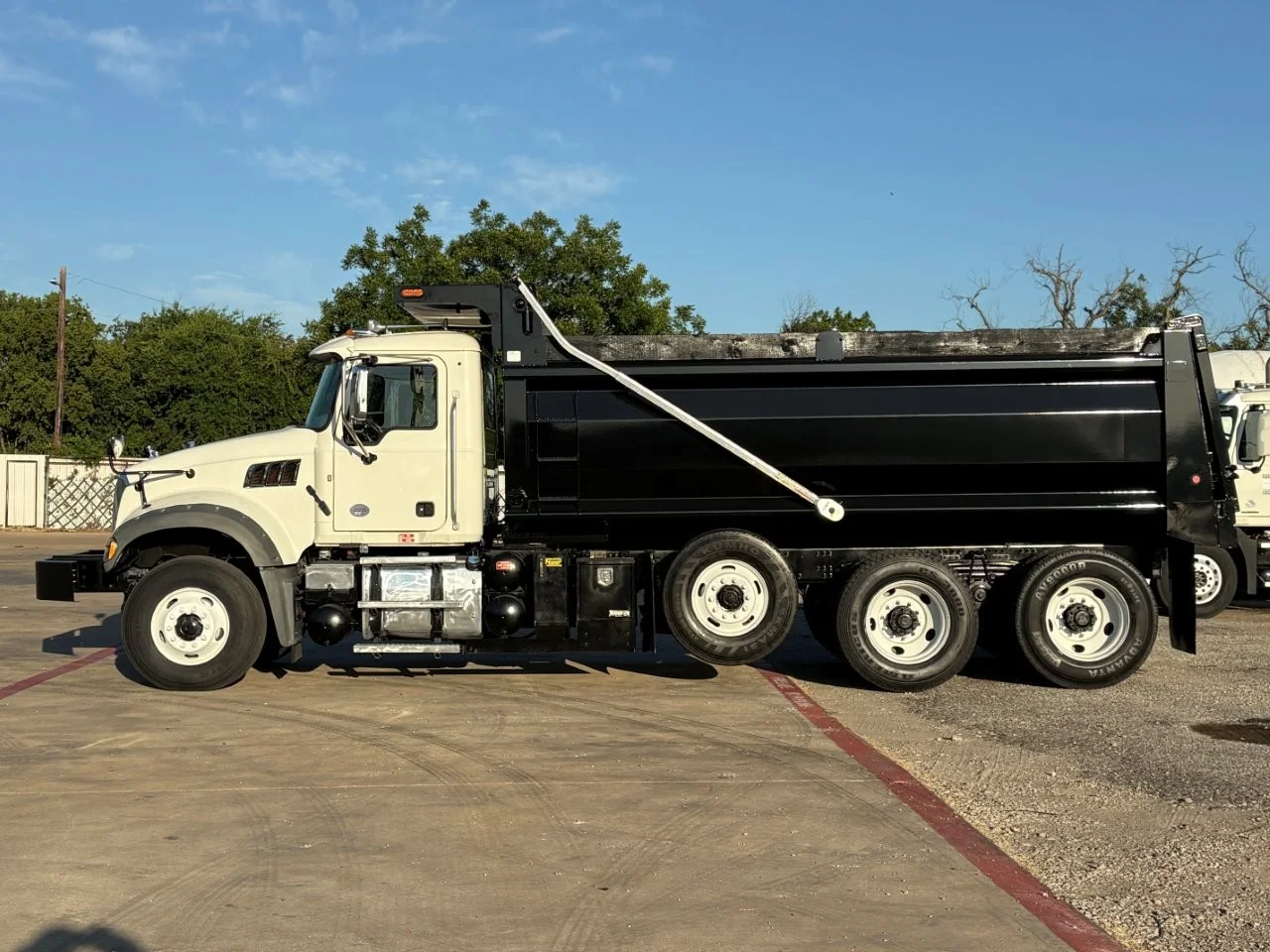 2023 Mack Granite in Fort Worth, TX — photo 10