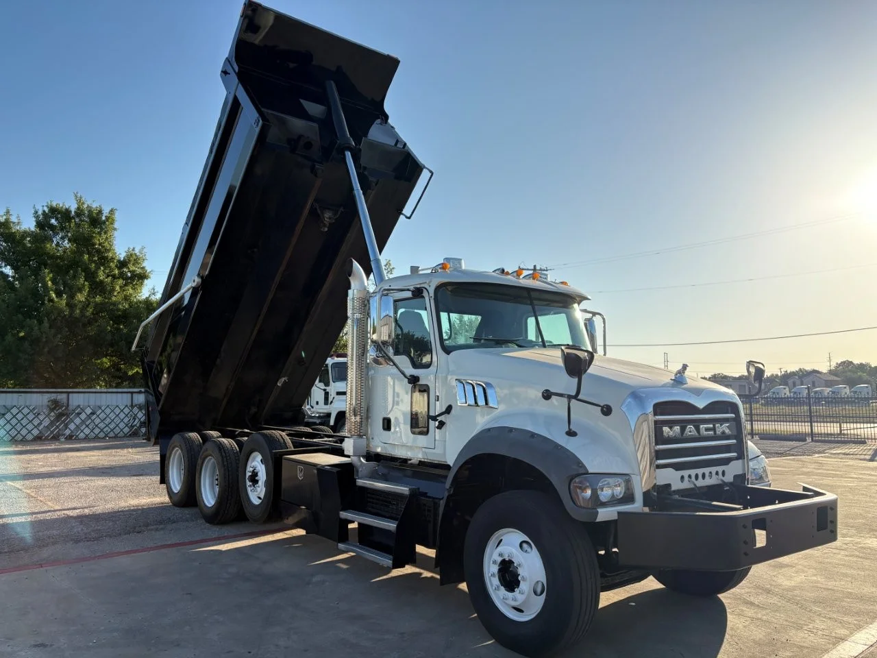 2023 Mack Granite in Fort Worth, TX — photo 12