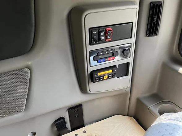 2021 International LT - image 16